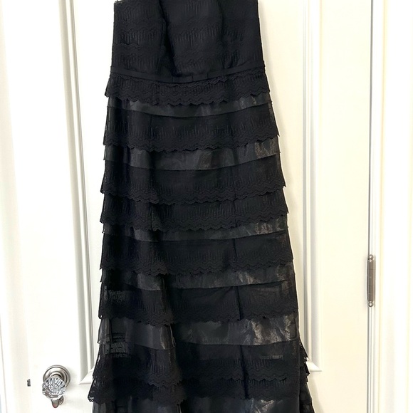 Stunning full length gown! - Picture 2 of 7